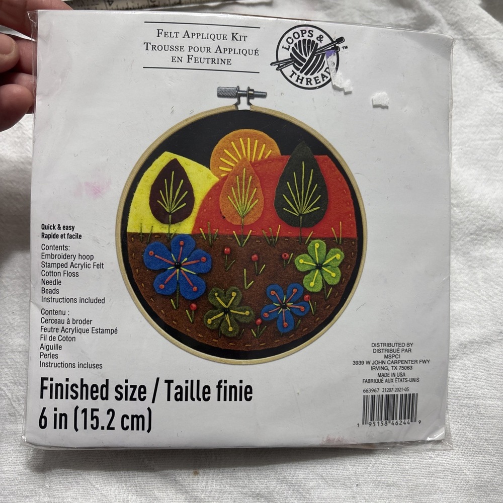 NIP Loops & Threads Trees Flowers Mountains Sun‎ Felt  Applique Kit Quick & Easy